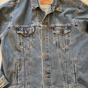 Men’s Levi’s original, red label, jean jacket!